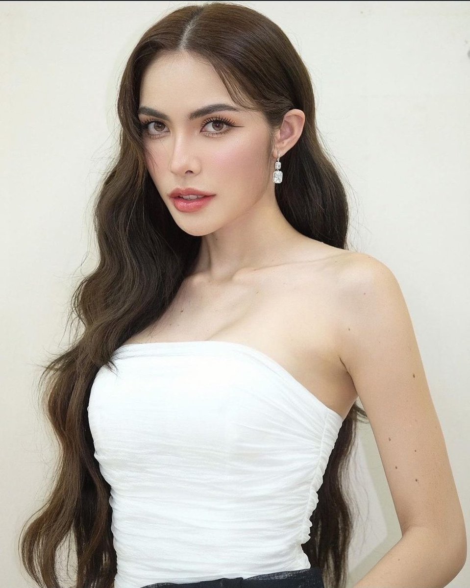 CITYSICILIA's tweet photo. ❛ 🍋 /  quαrtıerı › Cherlyn Austin .ᐟ.ᐟ 

. . . 𝒃αırro › Aurélia
. . . 𝒑rofıssão › Modelo e Empresaria 
. . . 𝒔exuαıdαde › lésbica 
. . . 𝒖ser › @llovvcher https://t.co/ghe7FoJC61