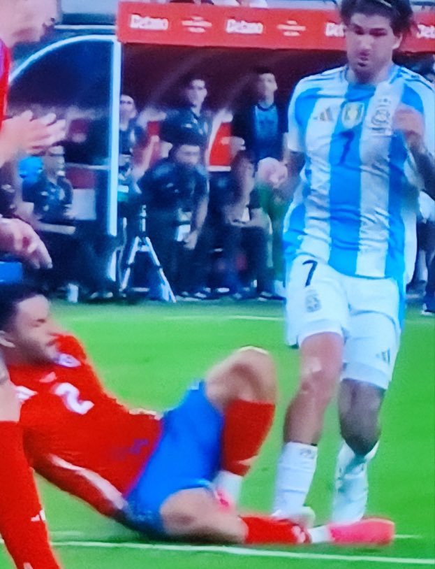 McWalalaCL's tweet photo. SELECCIÓN ARGENTINA ES LA MAYOR FARSA DEL MUNDO DEL FUTBOL. ROBO TRAS ROBO….

#CopaAmèrica #VamosChile https://t.co/QZHU7lxzlA