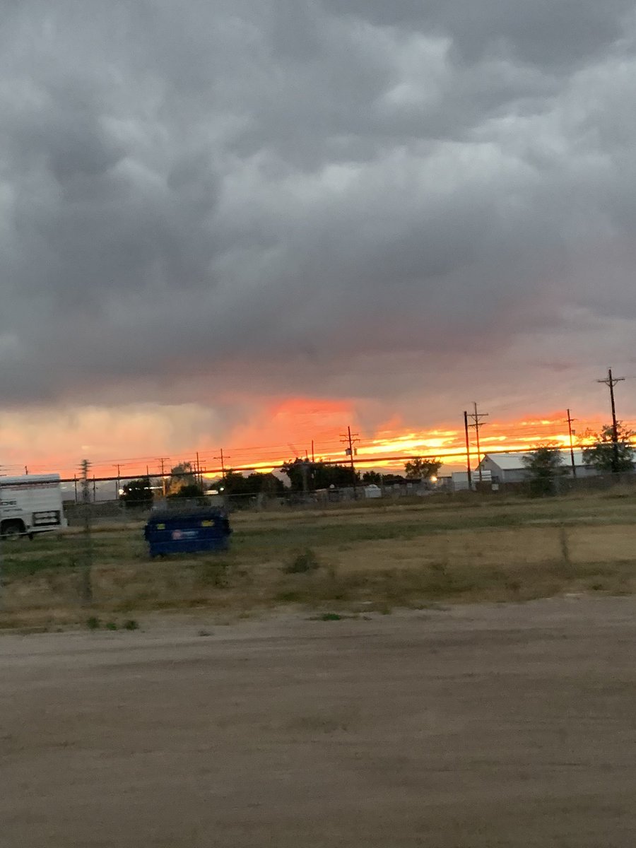 CrystalAnd22350's tweet image. Beautiful skies in Colorado this evening #cowx #Cowx