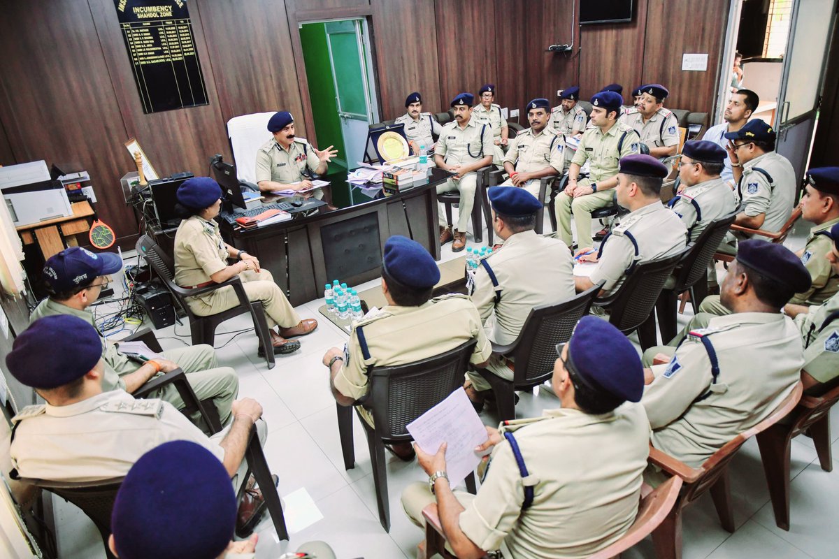 D.C. Sagar,IPS ADGP, Complaint,phq))ЁЯЗоЁЯЗ│ЁЯЩП (@adgp_shahdol) on Twitter photo рднрд╛рд░рддреАрдп рдиреНрдпрд╛рдп рд╕рдВрд╣рд┐рддрд╛,рднрд╛рд░рддреАрдп рдирд╛рдЧрд░рд┐рдХ рд╕реБрд░рдХреНрд╖рд╛ рд╕рдВрд╣рд┐рддрд╛ рд╡ рднрд╛рд░рддреАрдп рд╕рд╛рдХреНрд╖реНрдп рдЕрдзрд┐рдирд┐рдо рдореЗрдВ рд╕рднреА рдХреЗ рд▓рд┐рдП рд╕реБрд▓рдн рдФрд░ рддреНтАНрд╡рд░рд┐рдд рдиреНтАНрдпрд╛рдп рдХреЗ рдкреНрд░рд╛рд╡рдзрд╛рди рд╣реИрдВ,рдЬреЛ рдЧреГрд╣ рдордВрддреНрд░рд╛рд▓рдп,рднрд╛рд░рдд рд╕рд░рдХрд╛рд░ рдХреЗ рдорд╛рд░реНрдЧрджрд░реНрд╢рди рдореЗрдВ,1.7.24 рд╕реЗ рдкреВрд░реЗ рджреЗрд╢ рдореЗрдВ рд╕рд╣рд░реНрд╖ рд▓рд╛рдЧреВ рд╣реЛрдВрдЧреЗред
<a href="/CMMadhyaPradesh/">Chief Minister, MP</a>
<a href="/DGP_MP/">DGP MP</a>
<a href="/mohdept/">Home Department, MP</a> <a href="/JansamparkMP/">Jansampark MP</a>
#Dinesh_IPS рднрд╛рд░рддреАрдп рдиреНрдпрд╛рдп рд╕рдВрд╣рд┐рддрд╛,рднрд╛рд░рддреАрдп рдирд╛рдЧрд░рд┐рдХ рд╕реБрд░рдХреНрд╖рд╛ рд╕рдВрд╣рд┐рддрд╛ рд╡ рднрд╛рд░рддреАрдп рд╕рд╛рдХреНрд╖реНрдп рдЕрдзрд┐рдирд┐рдо рдореЗрдВ рд╕рднреА рдХреЗ рд▓рд┐рдП рд╕реБрд▓рдн рдФрд░ рддреНтАНрд╡рд░рд┐рдд рдиреНтАНрдпрд╛рдп рдХреЗ рдкреНрд░рд╛рд╡рдзрд╛рди рд╣реИрдВ,рдЬреЛ рдЧреГрд╣ рдордВрддреНрд░рд╛рд▓рдп,рднрд╛рд░рдд рд╕рд░рдХрд╛рд░ рдХреЗ рдорд╛рд░реНрдЧрджрд░реНрд╢рди рдореЗрдВ,1.7.24 рд╕реЗ рдкреВрд░реЗ рджреЗрд╢ рдореЗрдВ рд╕рд╣рд░реНрд╖ рд▓рд╛рдЧреВ рд╣реЛрдВрдЧреЗред
<a href="/CMMadhyaPradesh/">Chief Minister, MP</a>
<a href="/DGP_MP/">DGP MP</a>
<a href="/mohdept/">Home Department, MP</a> <a href="/JansamparkMP/">Jansampark MP</a>
#Dinesh_IPS