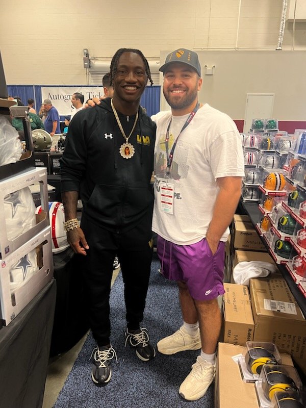 TidewaterColle1's tweet photo. Never know what is going to happen during a @CSASHOWS? Honored and humbled to have a surprise guest stop by the merchandise booth to say thank you in person for a @raylewis custom mini. Class act @ZayFlowers!!! https://t.co/D5832LvJxp