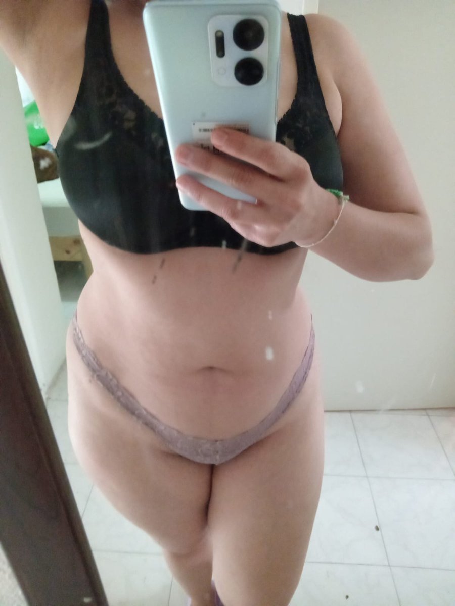 sara_cuckold's tweet photo. Todavía estoy en edad de usar tanga?
O mejor puro calzón de señora? https://t.co/44RsX31xss