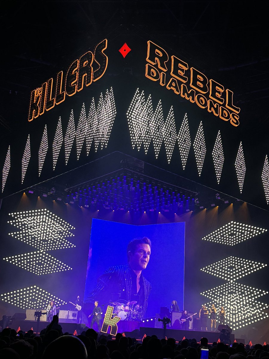 st_ua_rt's tweet photo. Saw a band called The Killers tonight. Definitely one to look out for in the future. They’re going to be big! #dadpost https://t.co/KFRbOeU2HZ