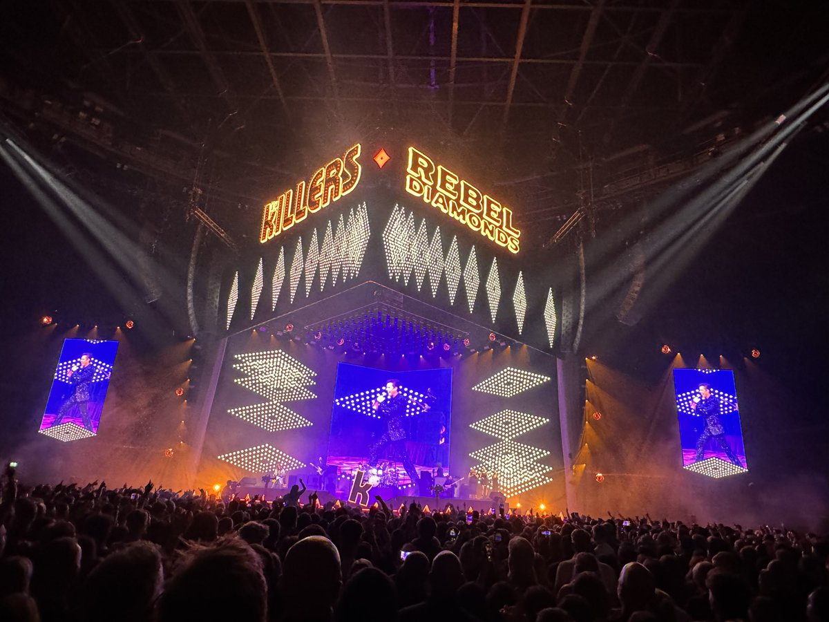 st_ua_rt's tweet photo. Saw a band called The Killers tonight. Definitely one to look out for in the future. They’re going to be big! #dadpost https://t.co/KFRbOeU2HZ