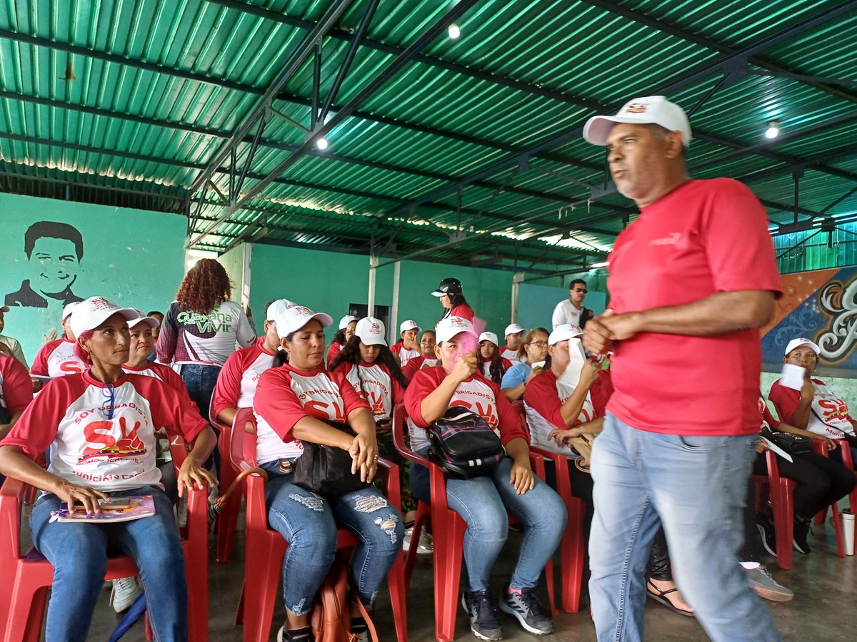Nos fuimos a la Pq Dalla Costa para seguir afinando la Organización. "La paz la garantiza el pueblo, por eso el 1x10x7 es la mayor garantía de la victoria de <a href="/NicolasMaduro/">Nicolás Maduro</a>, el 28 de julio tenemos que ganar por nocaut, por paliza”, nuestro Gallo es pinto. Venceremos. <a href="/OviedoPSUV/">Tito Oviedo</a>