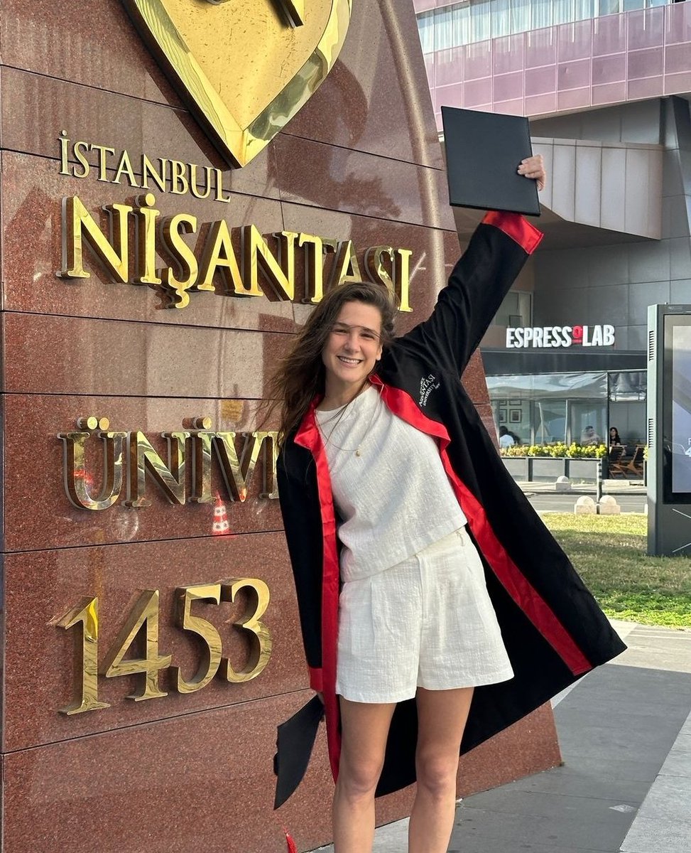 Sen hep mutlu ol kraliçem her zaman her yerde başarıların olsun inşallah ❤️ 
<a href="/BolukbasiNisa/">Nisa Bölükbasi</a>