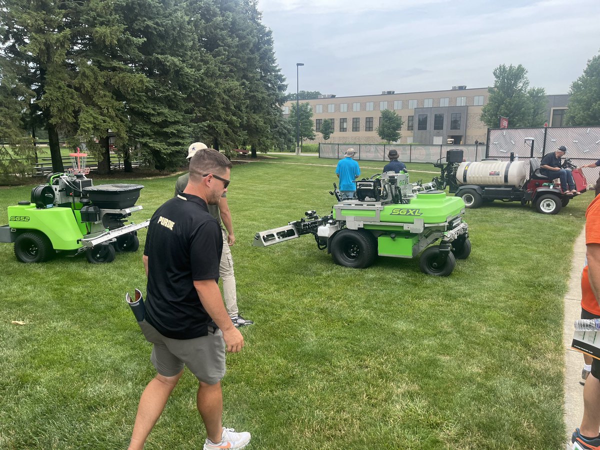 andyweadge25's tweet photo. Thanks for coming out to our 2024 field day for Advanced Turf Solutions.  Special thanks to our speakers from #nufarm #waupaca #turface #aquacontrols #steelgreen #advancedturfsolutions 
#atssportsturf.  Huge shout out to Waubonsee Community College for hosting. https://t.co/oOQR75p9MF
