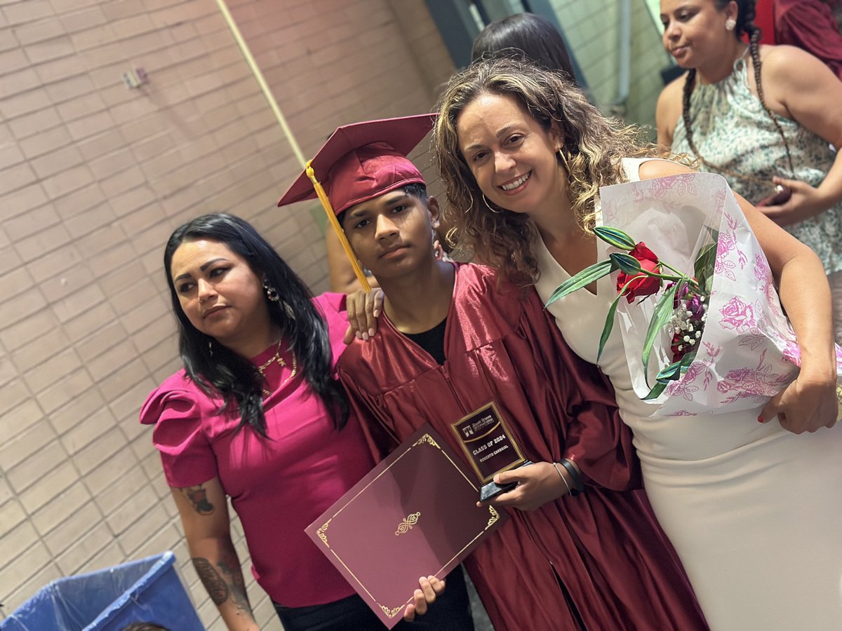 SBIMiddle's tweet photo. ⁦@SBIMiddle⁩ celebrates the Class of 2024! Si se puede! ⁦@CSD9Bronx⁩ https://t.co/v5a91FeEXk