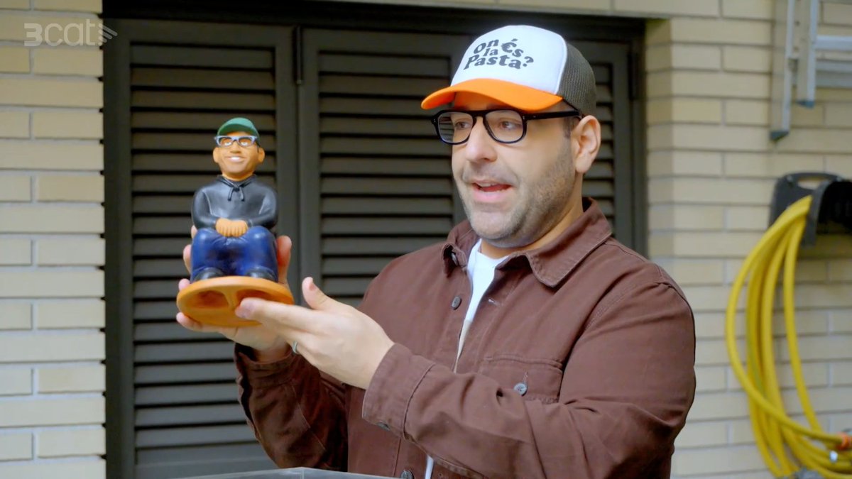 Ei Joans! Heu vist els 4 capítols d’#OnÉsLaPasta3Cat que protagonitza el <a href="/gerardromero/">Gerard Romero</a>? Els trobareu penjats a la plataforma del <a href="/som3cat/">3Cat</a>: tuit.cat/0lgOc
Ens encanta veure com els concursants busquen el #Caganer del <a href="/gerardromero/">Gerard Romero</a> fet pels <a href="/CaganersDCaldes/">Caganers de Caldes</a>. És magnífic!😍