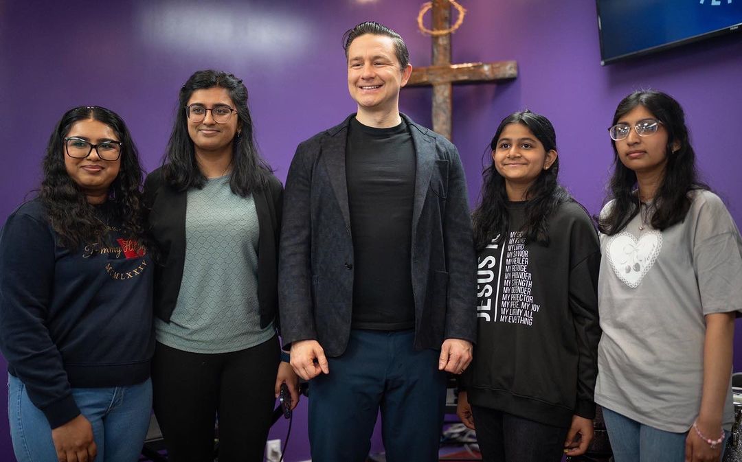 this makeover looks like what house flippers do to homes