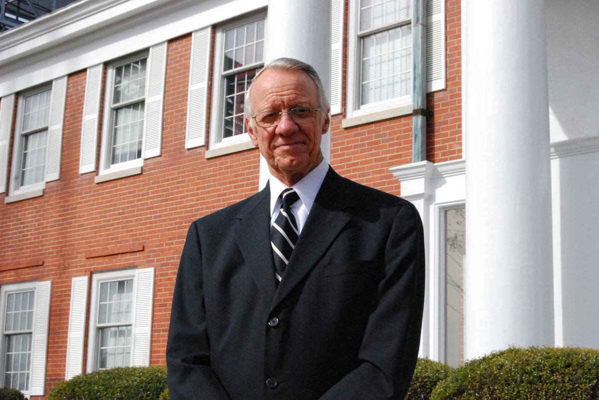 WBRCnews's tweet photo. Bill Bolen, longtime WBRC anchor, began his career while still a student in his hometown of Selma. He later went on to the University of Alabama to earn his BA. Mr. Bolen joined WBRC FOX6 News in August of 1969. Mr. Bolen’s contributions to WBRC FOX6 News will never be forgotten. https://t.co/EO06K6xvlU