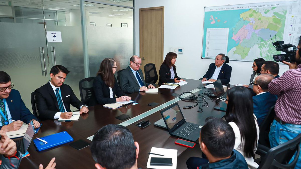 OPSECU's tweet photo. Hoy presentamos al ministro de @Salud_Ec, Antonio Naranjo, al equipo técnico de @OPSECU. 

Conoció de primera mano el trabajo de cooperación que sobre varios temas prioritarios desarrollamos de manera conjunta con 🇪🇨. https://t.co/cmvYqxMywV