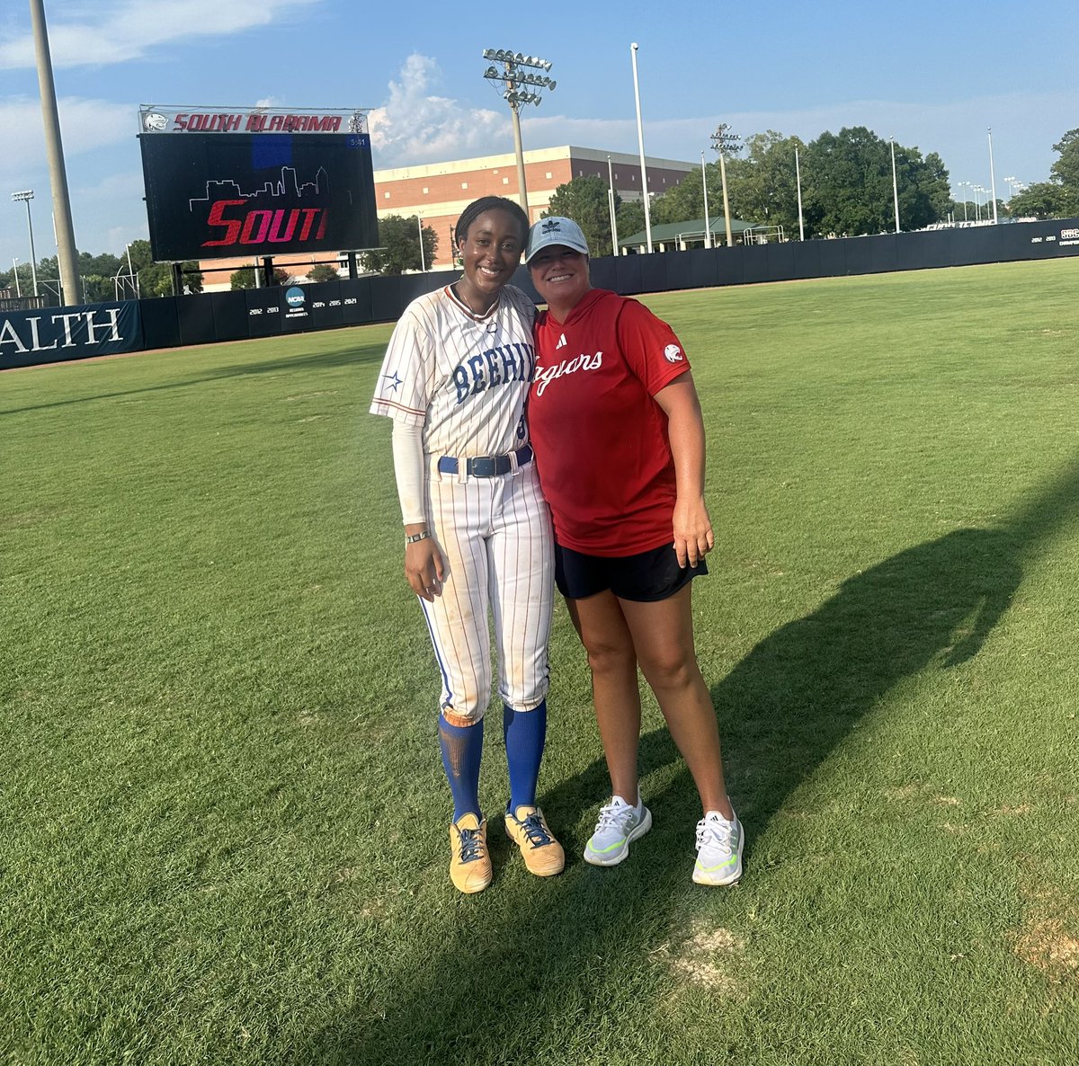 Had an awesome day at <a href="/SouthAlabamaSB/">South Alabama Softball 🥎</a> Prospect Camp!!! Loved it here and can't wait to be back. Go Jags!!! <a href="/BclarkUSA/">Becky Clark</a> <a href="/StinaMcC7/">Kristina McCain</a>