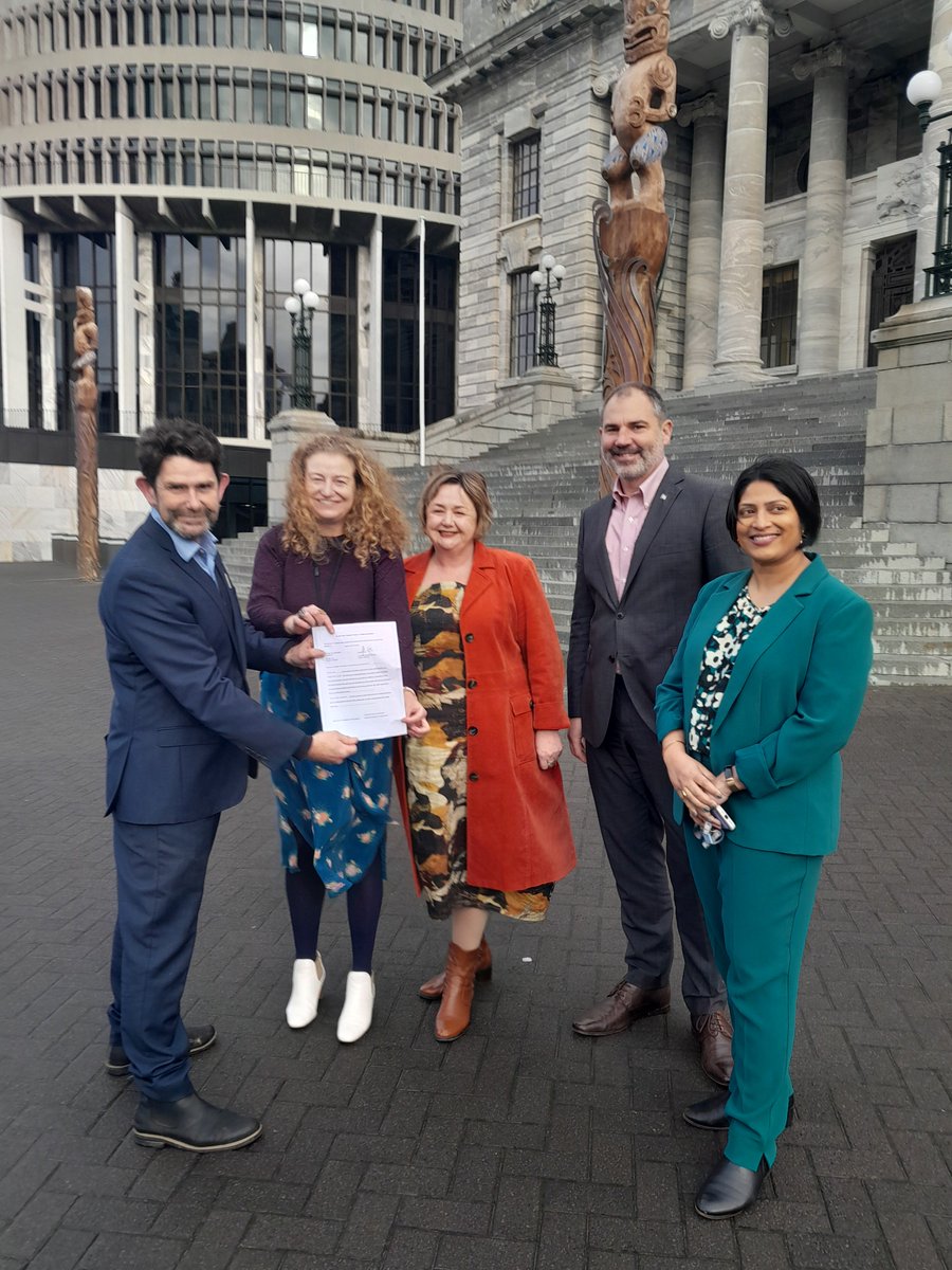 We just handed our petition to Parliament calling on this Govt to release the list of hugely damaging projects they plan to rubber stamp under the Fast-track Approvals Bill. These projects could have huge implications for communities and nature. 1/4