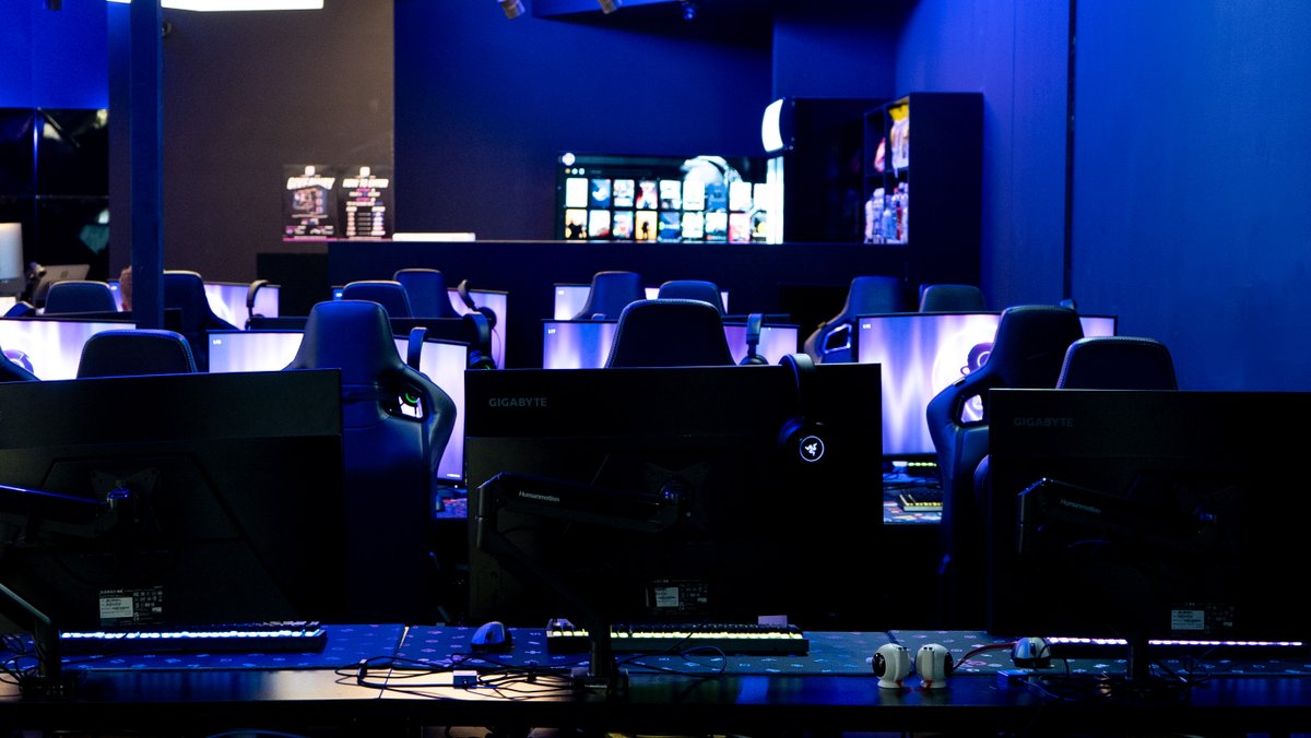 GalaPowerAU's tweet image. Have you visited @GALAClaytonAU yet? #gaming #custompcs #internetcafe #clayton #melbourne