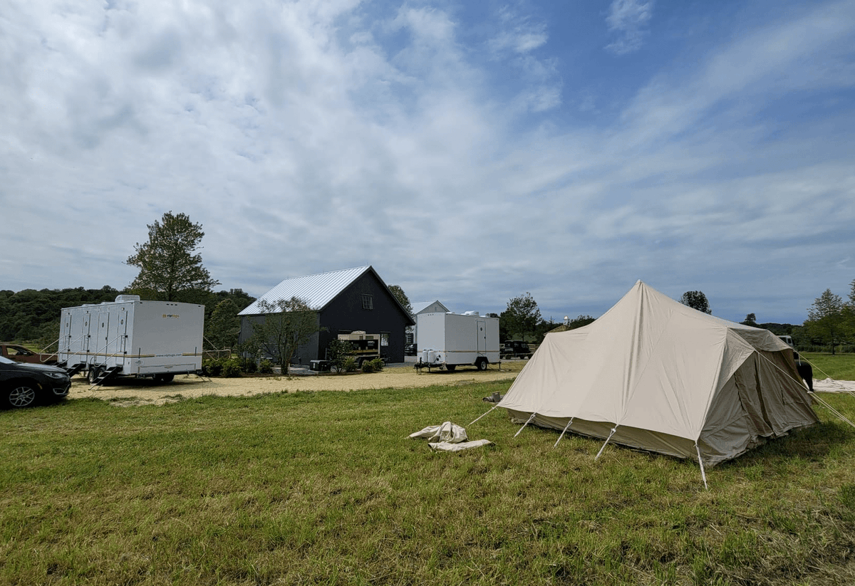 viptogo's tweet image. 🏞️ Ensuring accessibility in public parks is crucial. Learn about our ADA-compliant restroom trailers that provide comfort and dignity to all park visitors. 
Check it out: bit.ly/4bK4Nyg #AccessibleParks #ADARestrooms #VIPTogo