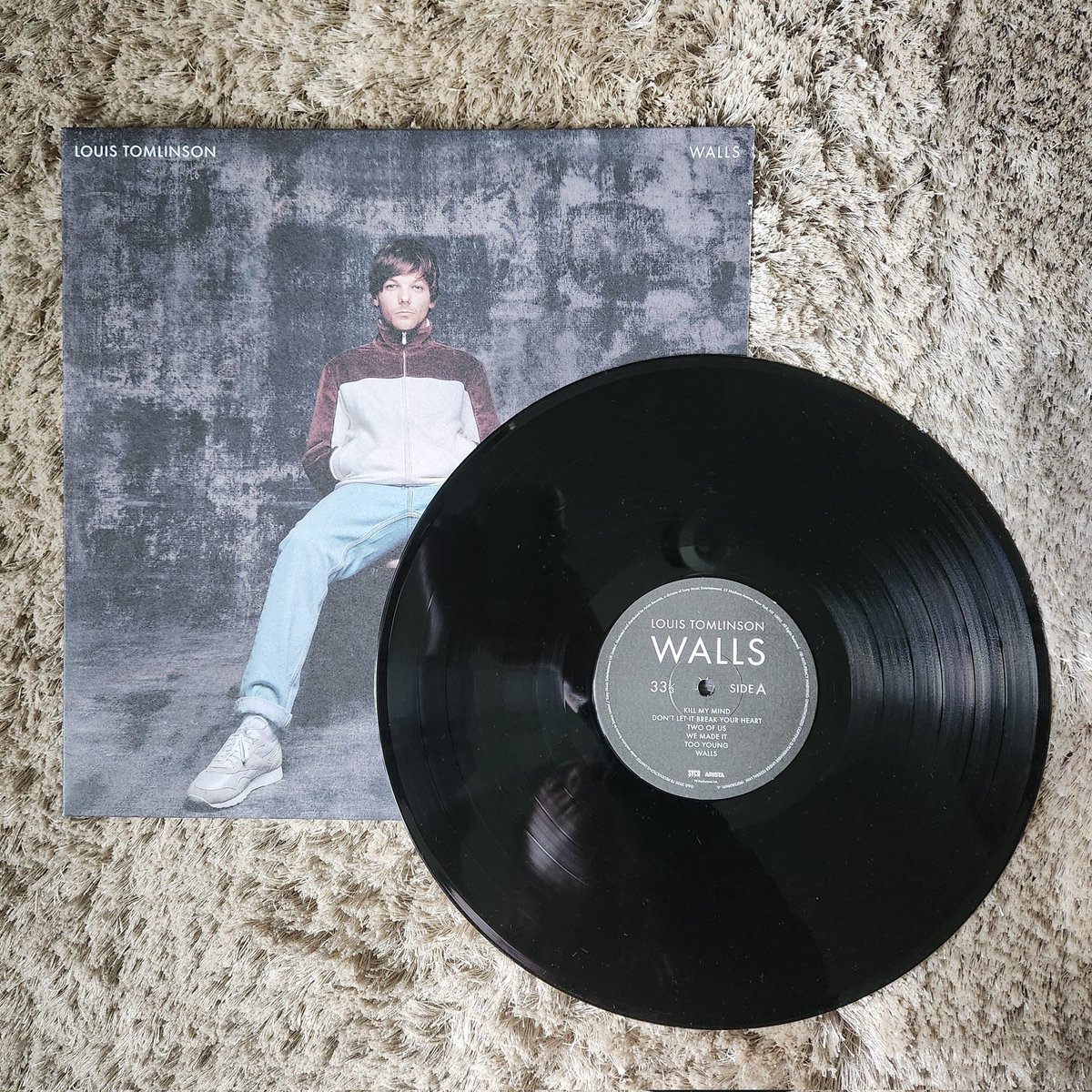 🚨 SORTEIO valendo o Vinil de Walls! 🚨

REGRAS: ME SEGUIR 

SEGUIR @/ONEDSELLING NO INSTAGRAM (print nos comentários)

dar RT nessa publicação + marcar um amigo.

resultado: 15/07