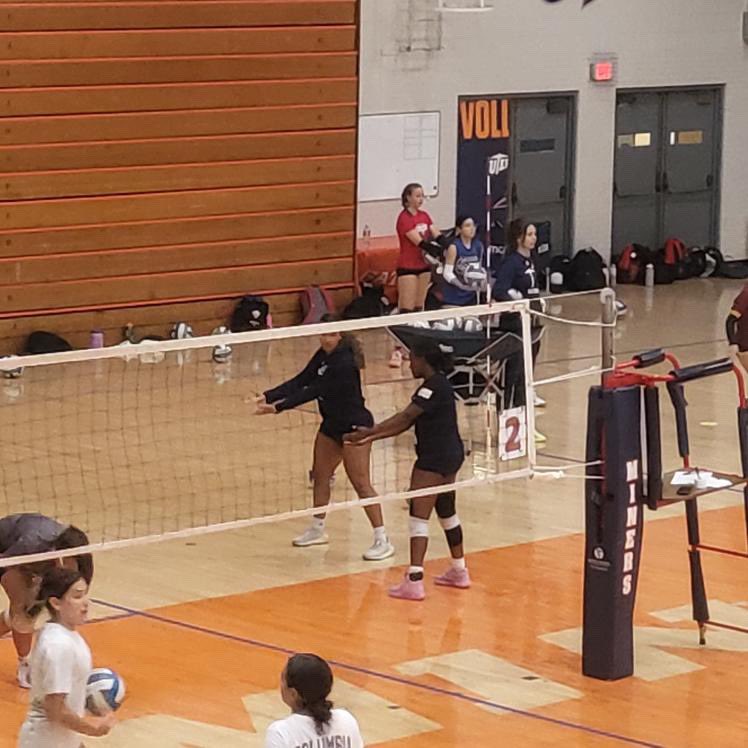 JGrimes2709's tweet photo. I learned so much at these past UTEP hitting and defense camps. It was such a great experience and Iโm so grateful to have been able to work with the UTEP coaches. Go Miners!!โ๏ธ
#utepvb #classof27 #ahs๐ฆ
#volleyball https://t.co/thew6iMfoB