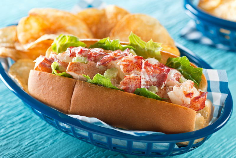 Ride the Lobster Roll Express!

Enjoy a box lunch containing a fresh Lobster Roll, Pickle, Chips and Beverage

July 20 and 31

fareharbor.com/embeds/book/be…

#Lobster #LobsterRoll #MaineThing #MaineEvent #MaineAttraction #Maine #Vacationland #Trainride #Trains #foodevent #attraction