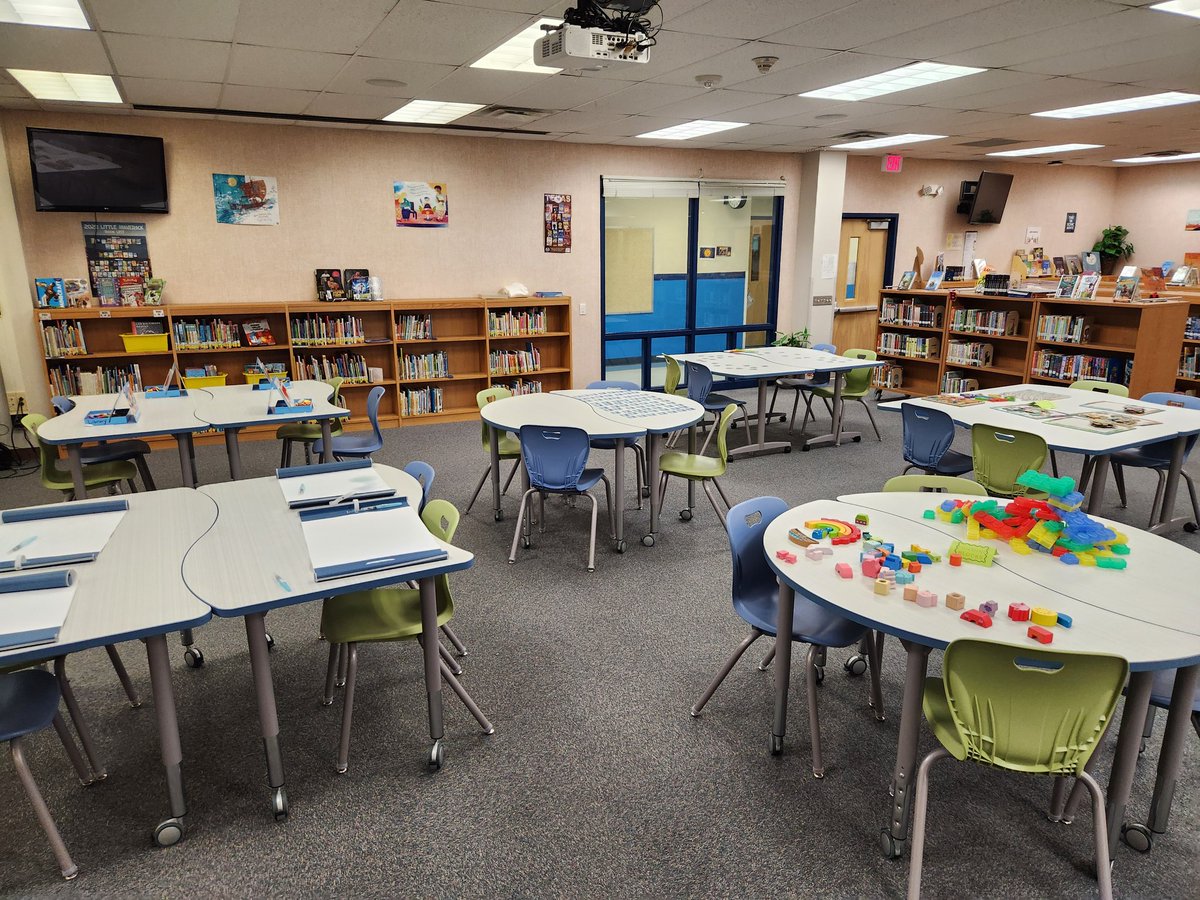 We have been busy wrapping up summer school. From making jellyfish to giving out books for the students to continue their reading journey. I've had a blast with the kids! <a href="/NISDVillarreal_/">Villarreal ES</a>  <a href="/NISDLib/">NISDLibraryServices</a>  <a href="/RoxanneJGtz/">Roxanne Gutierrez</a>