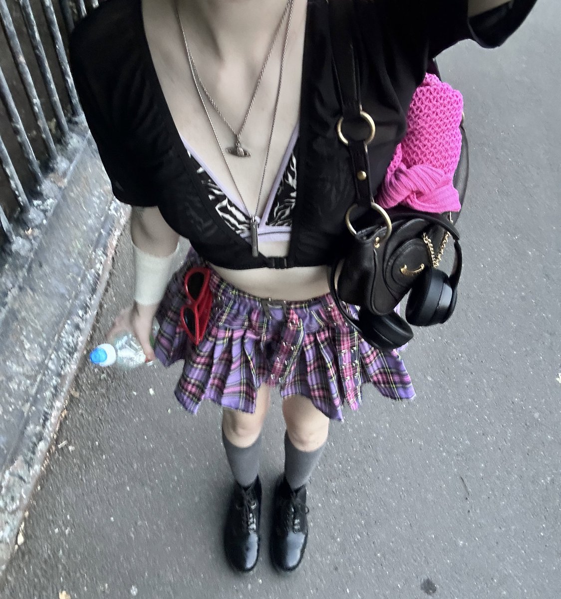 princesspock3t's tweet photo. get off ur fat ass and walk bitch https://t.co/MiRNJ0lato