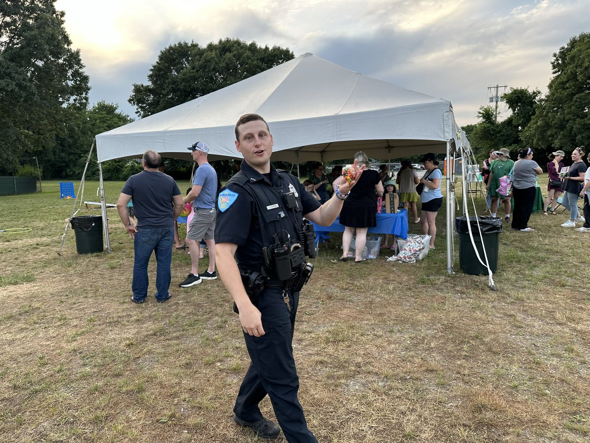 So awesome to see officers from
<a href="/BillericaPD/">Billerica Police MA</a> in my neighborhood park saying hello to families at a Girl Scout ice cream social. Fun and family is what it’s all about in Billerica. <a href="/TownofBillerica/">Town of Billerica</a>
