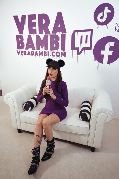 🔴 LIVE STREAMING NOW - www.twitch,tv/verabambi  Are you watching? https://t.co/dmejtj2jqP