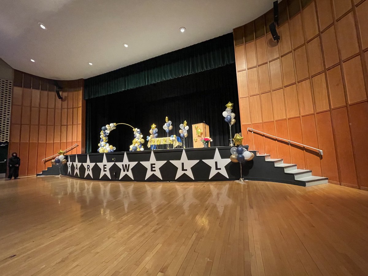 We bid farewell to a truly amazing group of Grade 8s. They left their mark in our school and hearts. Félicitations les finissant.es de 2024!