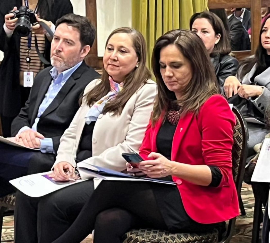 Está mañana junto al Ministerio de Relaciones Exteriores  desarrollamos el conversatorio “Periodismo y Democracia: Construyendo el Futuro”, con el objetivo de explorar las complejidades y sinergias entre el periodismo y la democracia en el contexto actual.
<a href="/Minrel_Chile/">Cancillería Chile 🇨🇱</a>