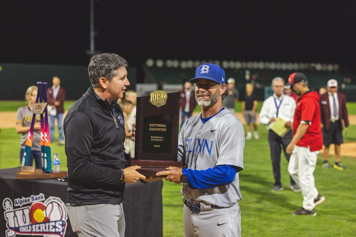 Congrats to our Head Coach, Dusty Hart on being named the 2024 ABCA Atec Mid-South Region Coach of the Year
abca.org/ABCA/News/2024…