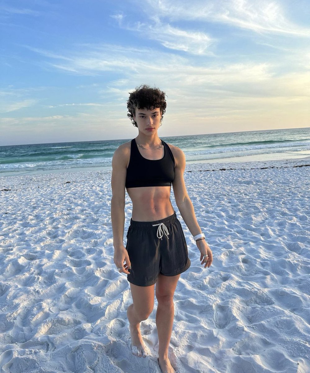 CITYSICILIA's tweet photo. ❛ 🍋 /  quαrtıerı › Ellie Williams  .ᐟ.ᐟ 

. . . 𝒃αırro › Terrabona 
. . . 𝒑rofıssão › Bióloga Marinha 
. . . 𝒔exuαıdαde › lésbica 
. . . 𝒖ser › @elliewl_ https://t.co/ZQxNYWszba