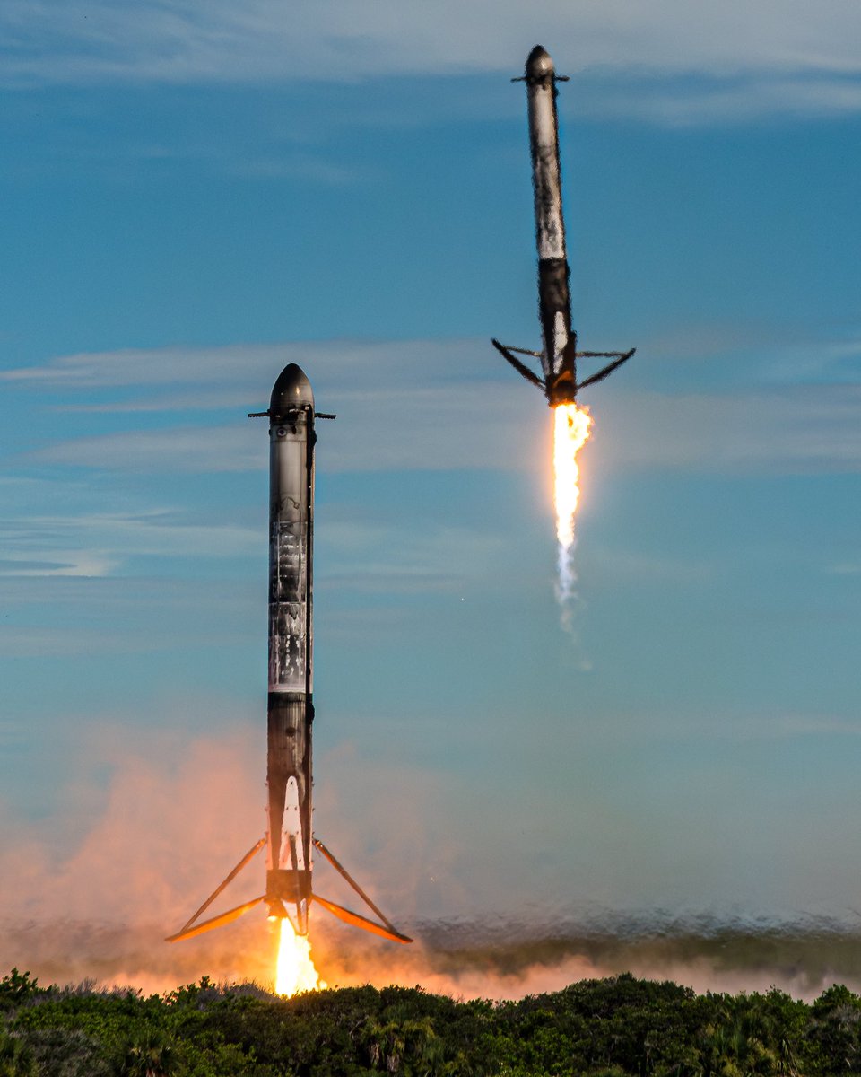 johnkrausphotos's tweet image. Landing of Falcon Heavy’s side boosters following GOES-U launch