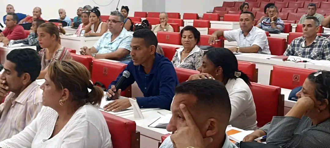 CNCTVGranma's tweet photo. Consejo de Gobierno evalúa programa ModoVerano para Granma .

Teresa Trinchet vicegobernador de Granma destaca de la calidad que tienen que tener las actividades de apertura del Verano en Granma.

#GranmaVencerá 
#ModoVerano 
@GobiernoGranma 
@Yanetsy https://t.co/3IbijYTy9R
