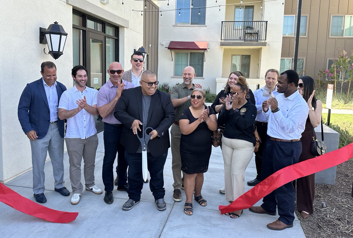 California_HCD's tweet photo. New affordable housing has opened in Kern County! Sherwood Apartments provides 80 homes to low-income families in McFarland. The project is supported by more than $16M from the Affordable Housing and Sustainable Communities Program, administered jointly by @CalSGC & HCD. @CAbcsh https://t.co/TOlEIgAV8k