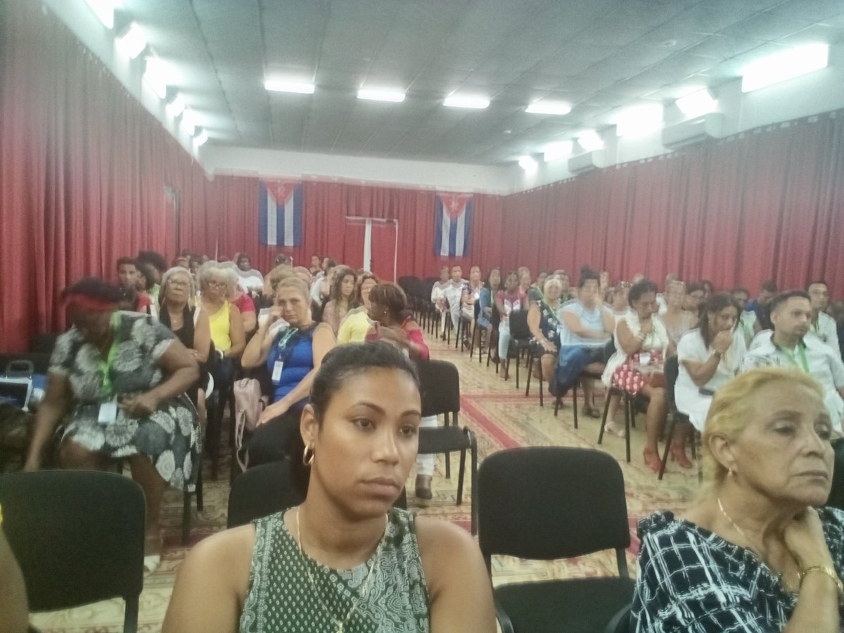 Roilancu1's tweet photo. Con los educadores del Municipio #Regla intercambiamos hoy sobre qué más hacer en función de la Descolonización cultural desde la escuela, el trabajo con la Historia Patria, la Formación de Valores y la Prevención y Atención Social.
#LaHabanaViveEnMí
#Cuba https://t.co/RvhWixKfdc