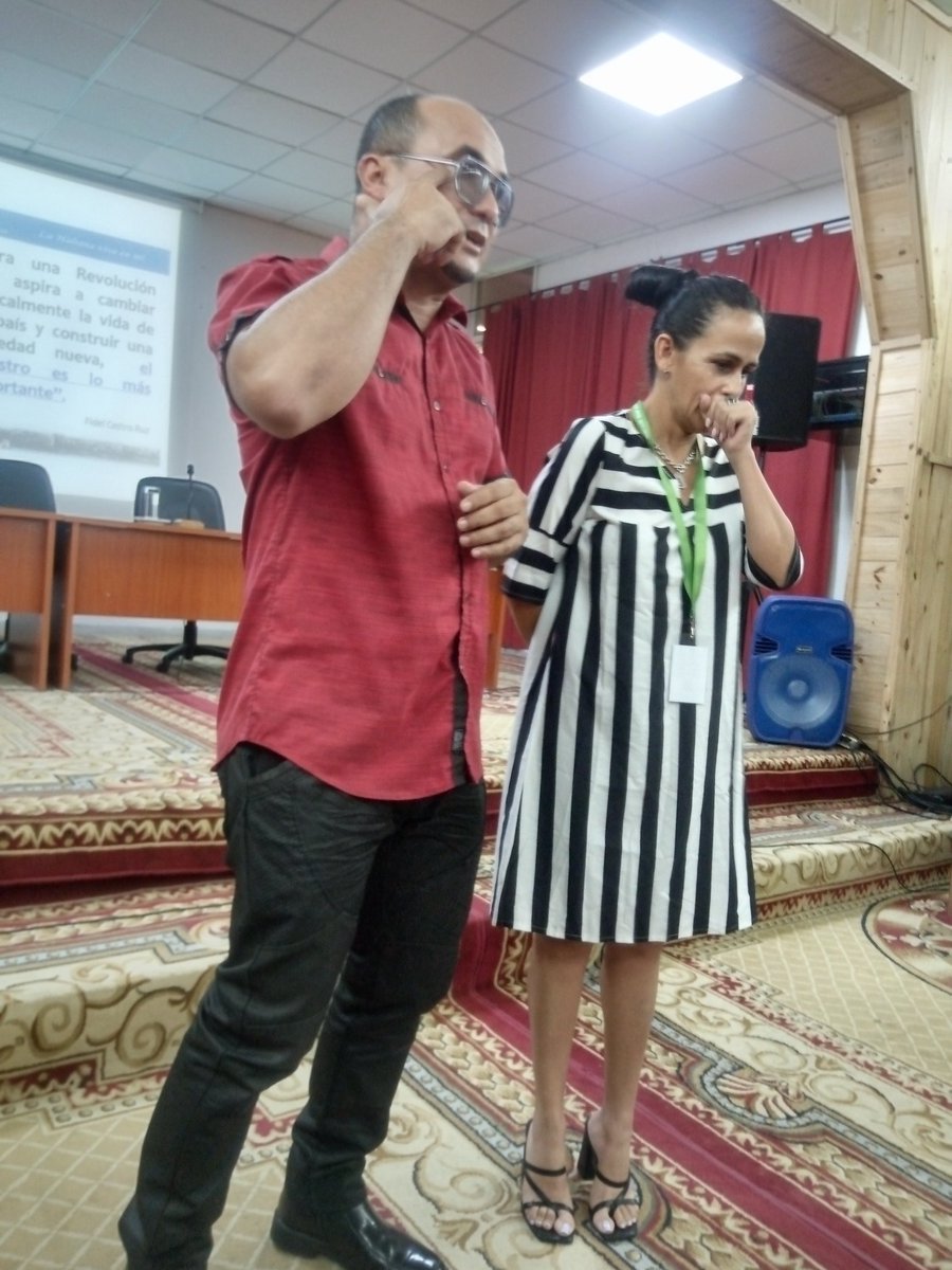 Con los educadores del Municipio #Regla intercambiamos hoy sobre qué más hacer en función de la Descolonización cultural desde la escuela, el trabajo con la Historia Patria, la Formación de Valores y la Prevención y Atención Social.
#LaHabanaViveEnMí
#Cuba