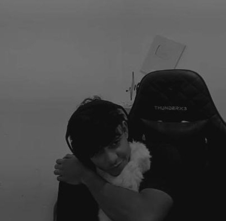 naydotaylor's tweet photo. Oi Max, te amo viu 💜
vc sabe q eu te amo, mas eu gosto sempre de te lembrar isso... https://t.co/up1VGfLhkv