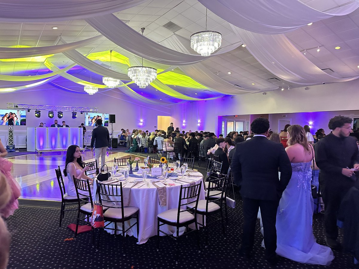 IslipHS's tweet image. Senior Prom 2024
#isliprising @MBteach14 @LaraGonzalezEdD @RizzutoEd