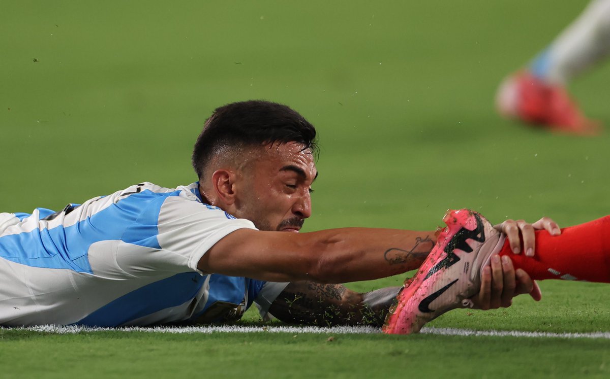 Celebra toda argentina y la Conmebol.... ROBO!!!! Chile pierde por la cuenta mínima ante los ladrones, perdón Argentina. #VamosChile #CopaAmérica
#CopaAmérica