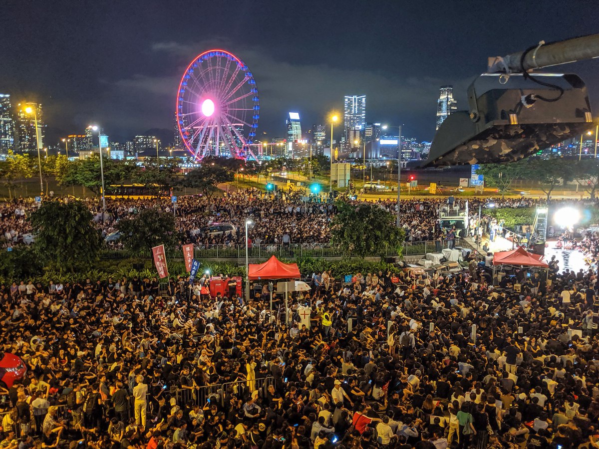 hkdc_us's tweet photo. 5 years ago, on June 26, 2019, tens of thousands of #HongKongers gathered to call on the G20 to support our struggle for freedom &amp; democracy. HK's situation today is dire but we all still carry within us the sense of agency, community &amp; togetherness from those days. #FreeHongKong https://t.co/MqRta5O43Z