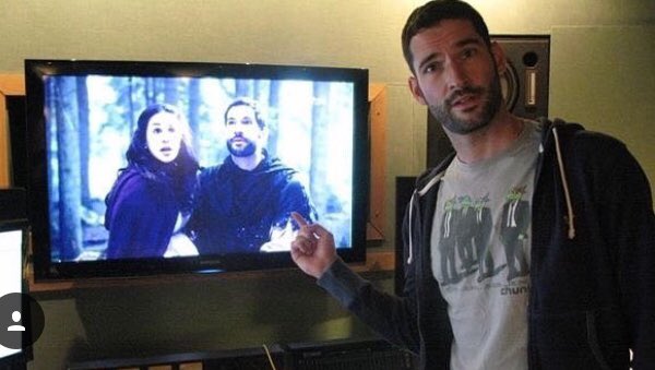 hughes_rebel's tweet photo. #TomEllis watching @tomellis17 playing #RobinHood in #OUAT on a #ColorTVDay https://t.co/qxMOAMT2W7