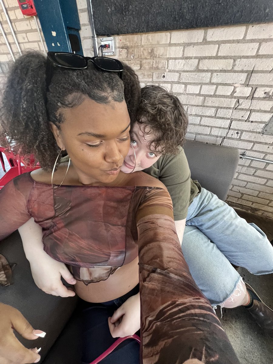 zoradotcom's tweet image. 1 YEAR AND A HALF WITH MY STINK STINK 🥺💖✨#lesbians