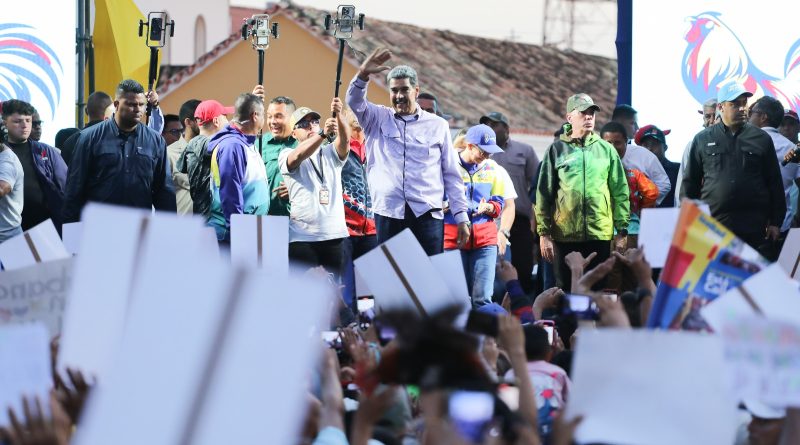 minenergia_ve's tweet photo. #DeInterés 📰 | Presidente @NicolasMaduro instruyó la culminación del Parque Eólico de Paraguaná https://t.co/fjFjOR7YIR https://t.co/Q74hz6Wyf4