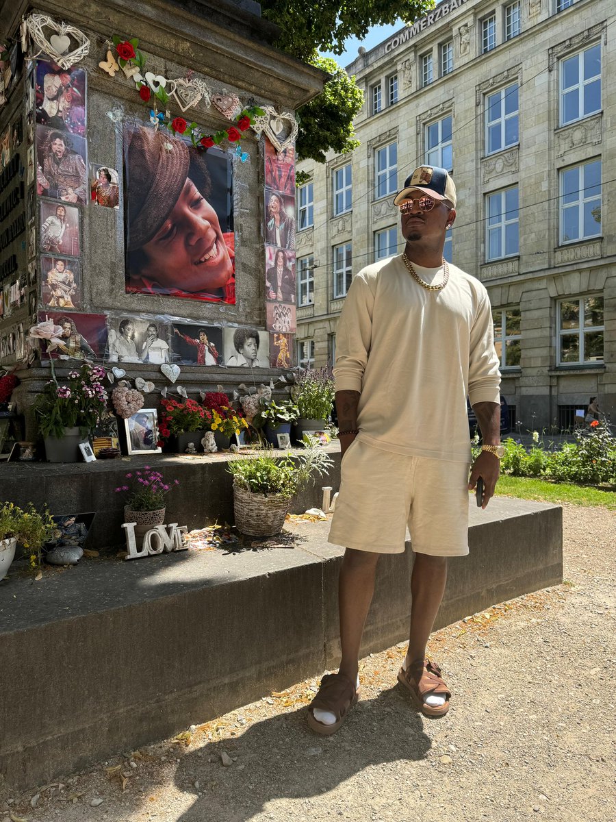 If you know me, then you know the "King of Pop" is my idol! Real talk, there would be no Ne-Yo if it weren't for <a href="/michaeljackson/">Michael Jackson</a>. We miss you. #RIPMJ