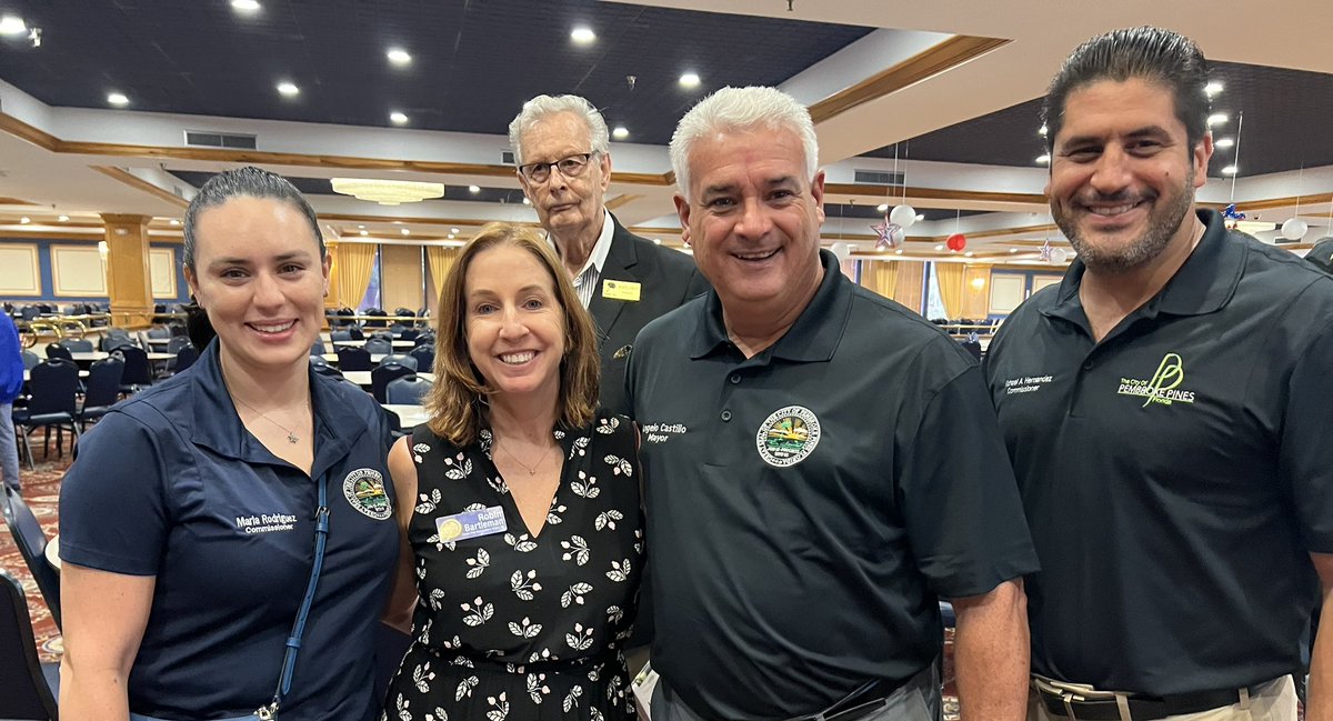 Another great town hall in Century Village with our new mayor <a href="/CommCastillo/">Angelo Castillo</a> <a href="/cityofppines/">City of Pembroke Pines</a>