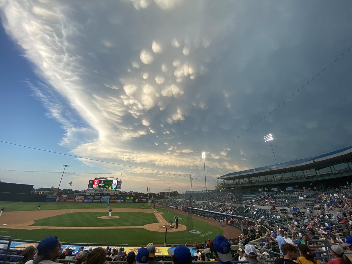 My favorite X at this point is #iawx X. Looking for the proper terminology for this cloud formation over the <a href="/IowaCubs/">Iowa Cubs</a> game … ?