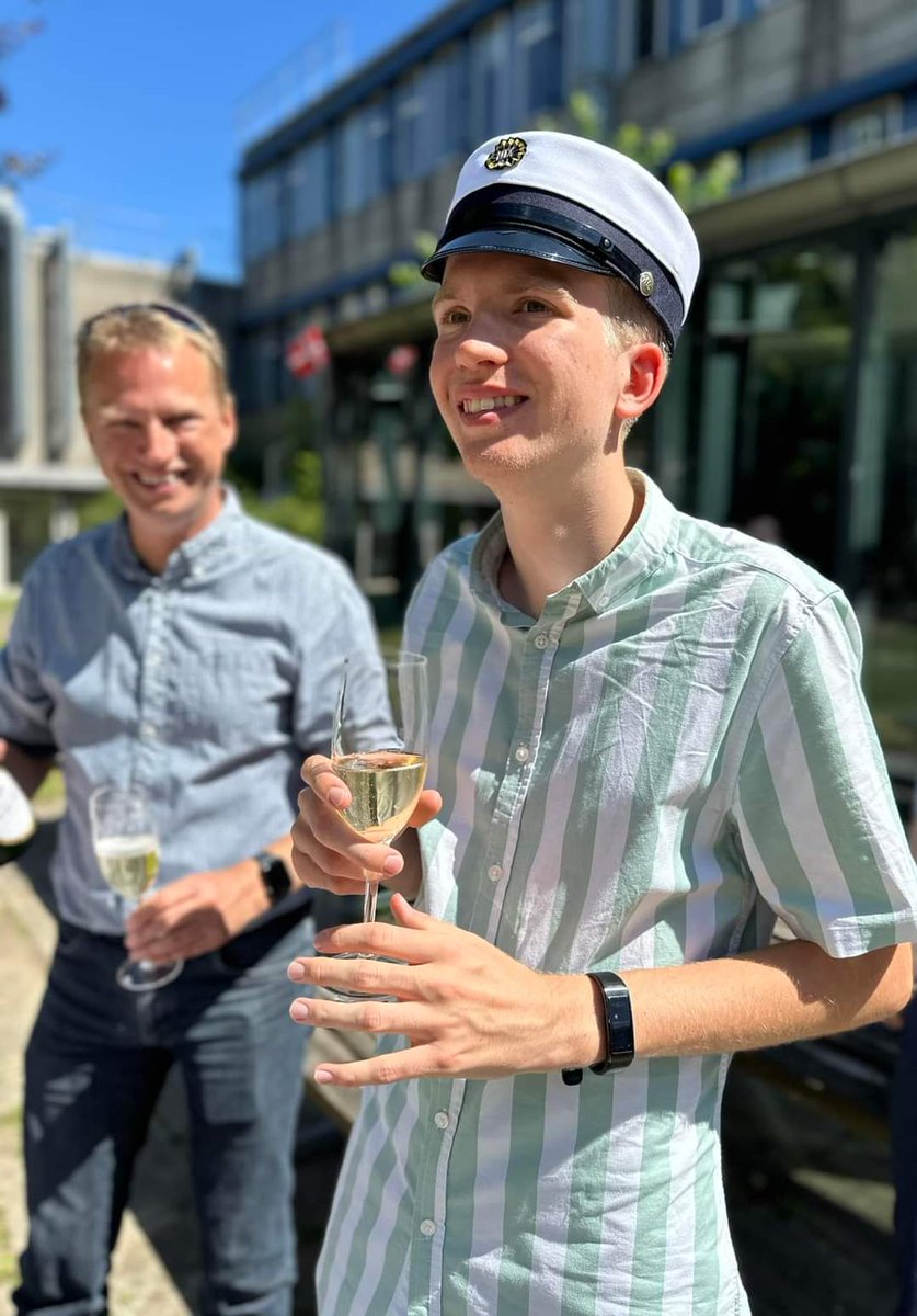 kaeregaard2's tweet photo. I GRADUATED FROM GYMNASIUM 😎🍾🥂🎉 https://t.co/e3rz5E3J2N