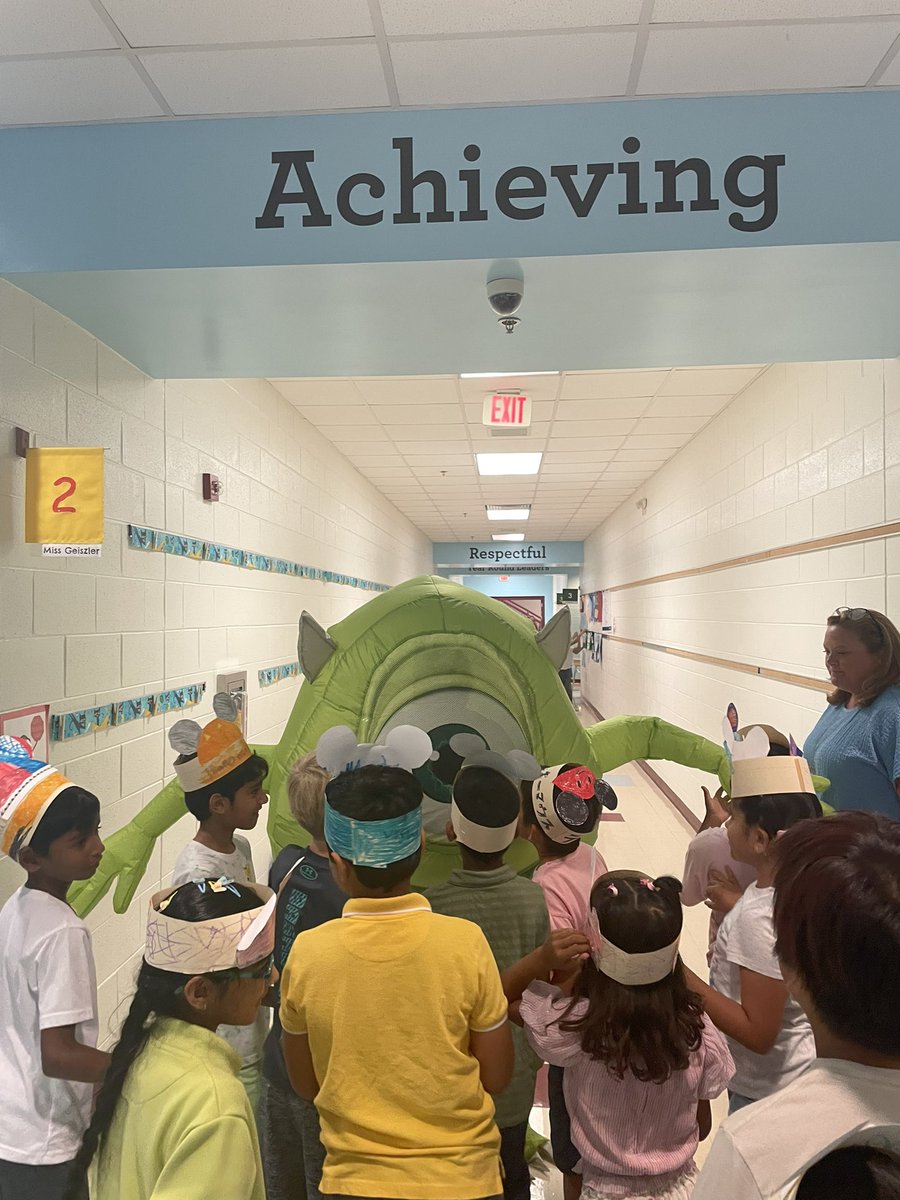 We had a special visitor today to celebrate the end of the school year! 🎉😊