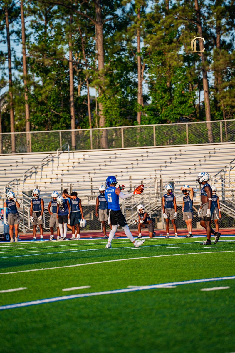 ParkerLanaux's tweet photo. Senior year loading… #anchordown 💙🤍

@RecruitMHS @Mandeville_FB @coachjones99 @coach_brodie https://t.co/XBoHUkE5sP