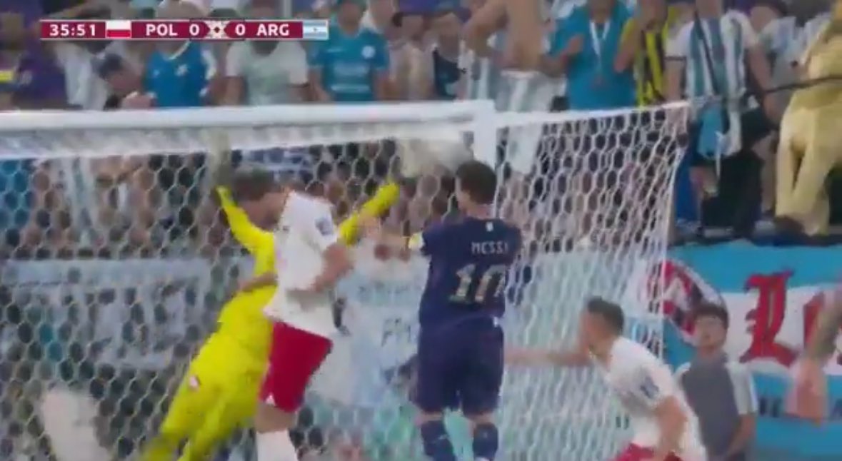 InfiltradoRM's tweet photo. Y esto fue penalti clarísimo..
Pobres selecciones… mejor se ahorran el tiempo y se lo dan a Argentina.
#InfantinoCorrupto #FIFACorrupcion https://t.co/AmDS3tq1d8